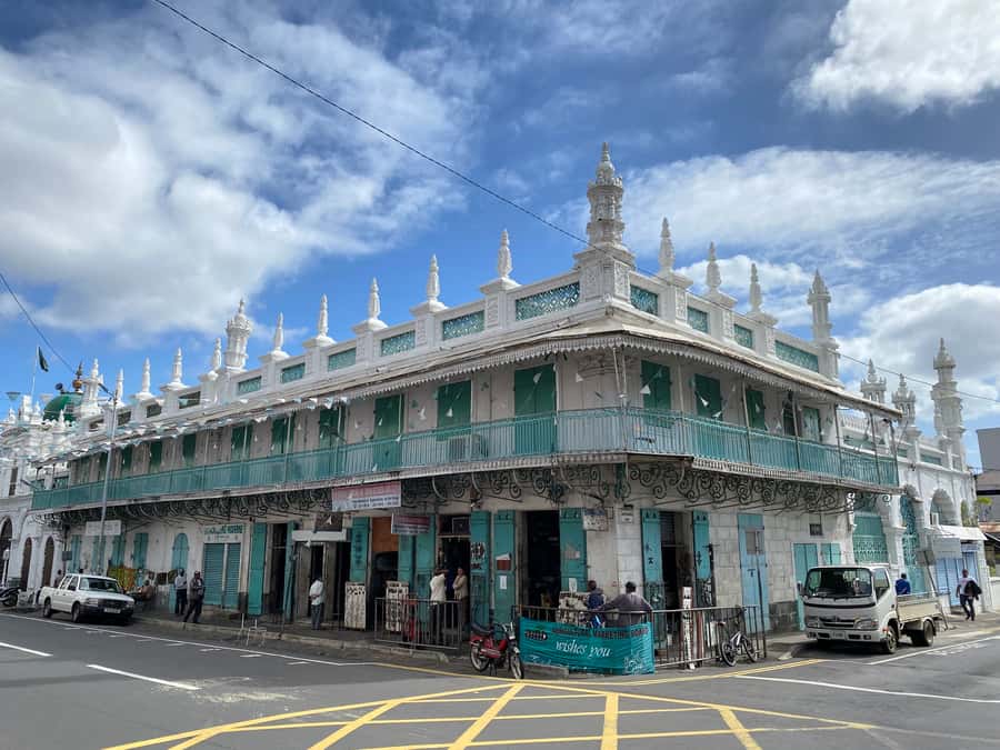 Port Louis: Private Guided Tour and Street Food Tasting - Passing the Natural History Museum (And Why It Matters)