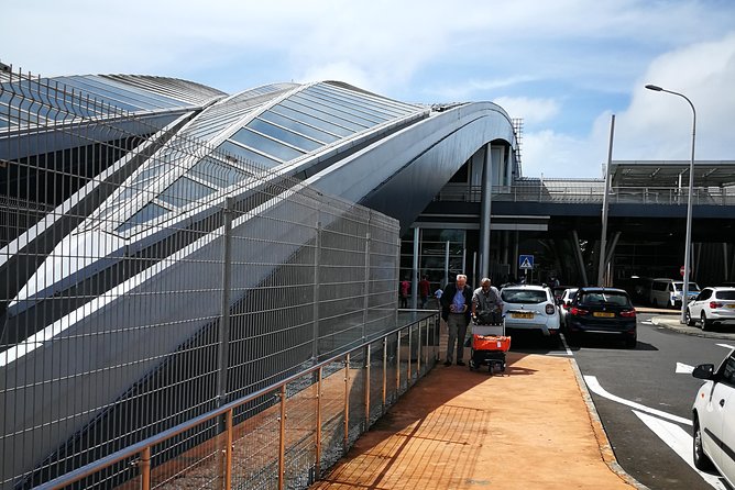 Private Airport/hotel Transfers - Door-to-door in Port Louis without the shuffle