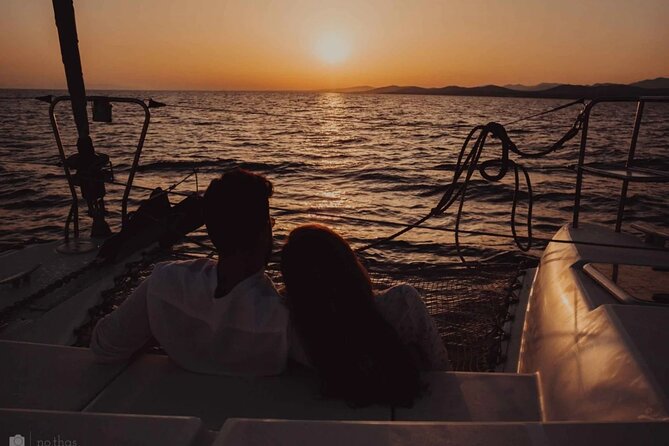 Private Exclusive Sundowner catamaran with Dinner & Transfer - Mahebourg Bay color show: drinks and snack pacing