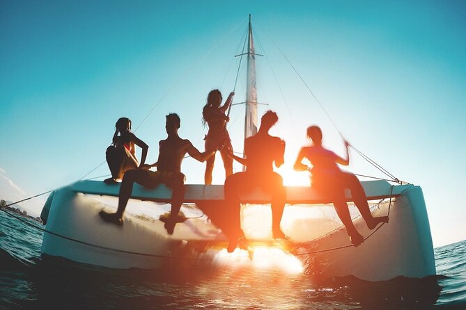 Private Exclusive Sundowner catamaran with Dinner & Transfer - Food and drinks: what’s included, what can go wrong