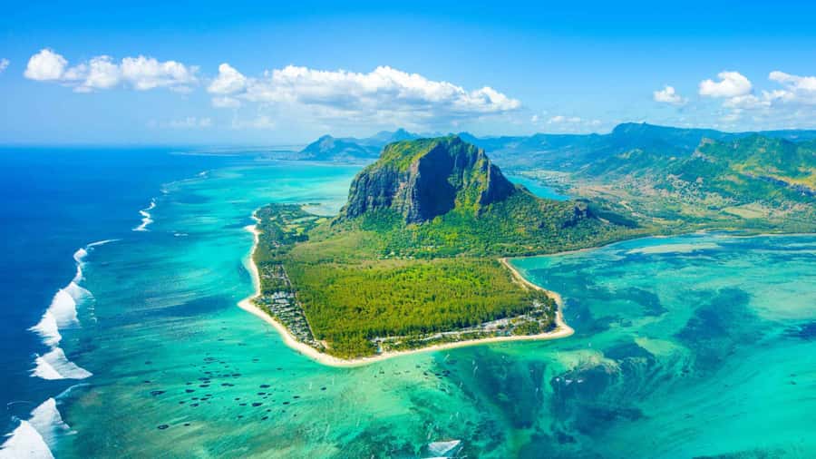 Private Hiking le Morne Mountain & Lunch at Ilot Fourneau - From mountain to boat: getting to Islet Fourneau without stress