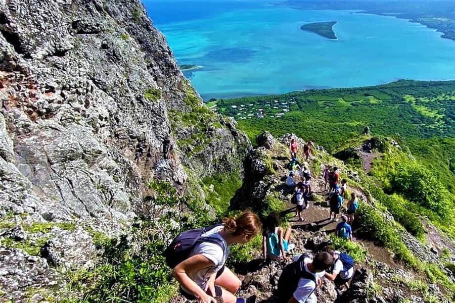 Private Hiking le Morne Mountain & Lunch at Ilot Fourneau - Lunch on Islet Fourneau: the 3-course meal and the hosted vibe