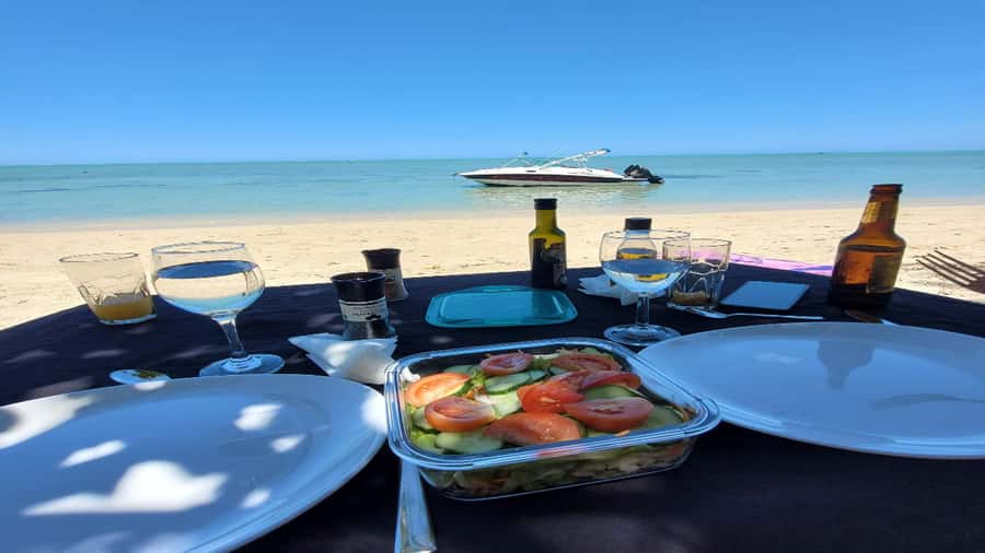 Private Île aux Bénitiers Boat: Dolphin Snorkeling & Lobster - Private speedboat comfort, plus the open bar factor