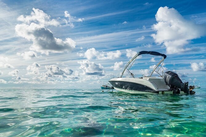 Private speed boat to Ile aux Cerfs full-day Incl: Lunch & Transfer - Snorkeling break inside the lagoon, how to get the most out of it