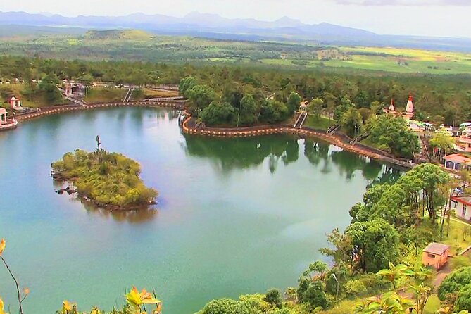 Southern Tales: Full-day incl Crocodile Park & 23 Colored Earth - Gris-Gris sea cliffs: waves meeting rock up close