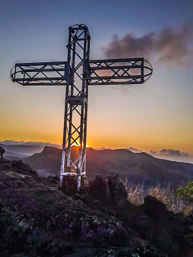 Sunrise hike at Le Morne Brabant with Local Guides (UNESCO) - Why Le Morne Brabant Sunrise Feels Worth the Early Start