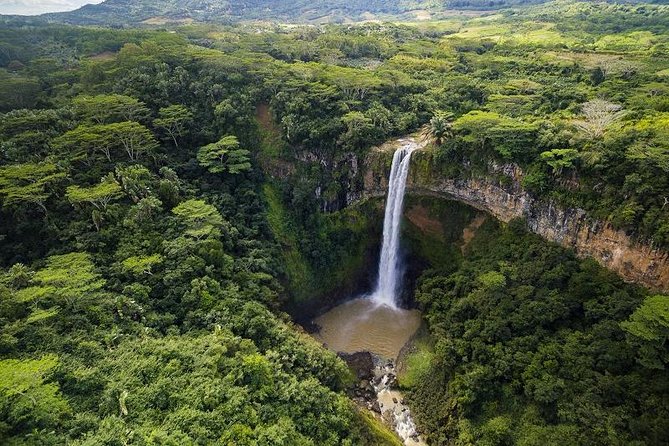 TAXI South guided tour. - Alexandra Falls viewpoint and the Black River Gorges photo loop