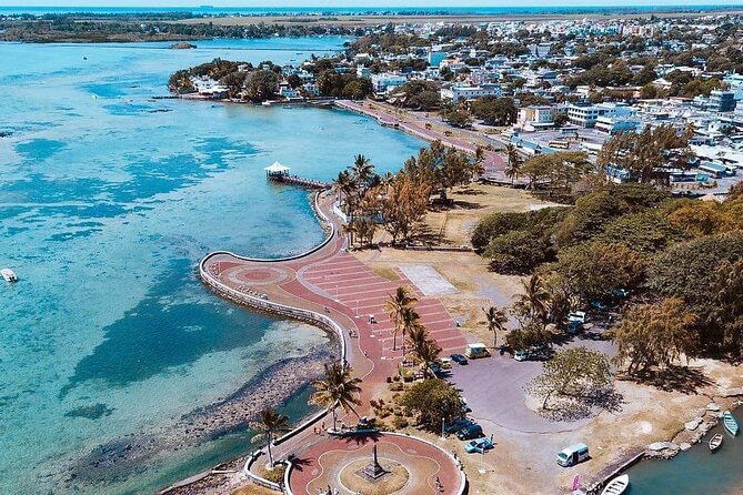 The Gorgeous East: Bois Cheri Tea factory, Rhumerie St-Aubin, Mahebourg & Lunch - Mahebourg National History Museum and the Naval Museum building