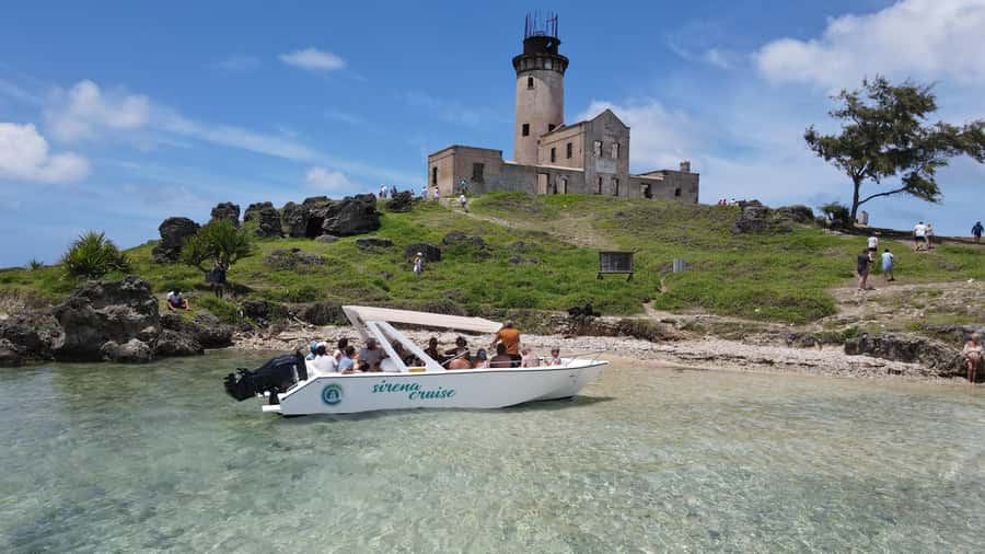 Trou d'Eau Douce: 5 Islands Tour with Snorkeling and BBQ - Dolphin watching and the 45-minute self-guided walk