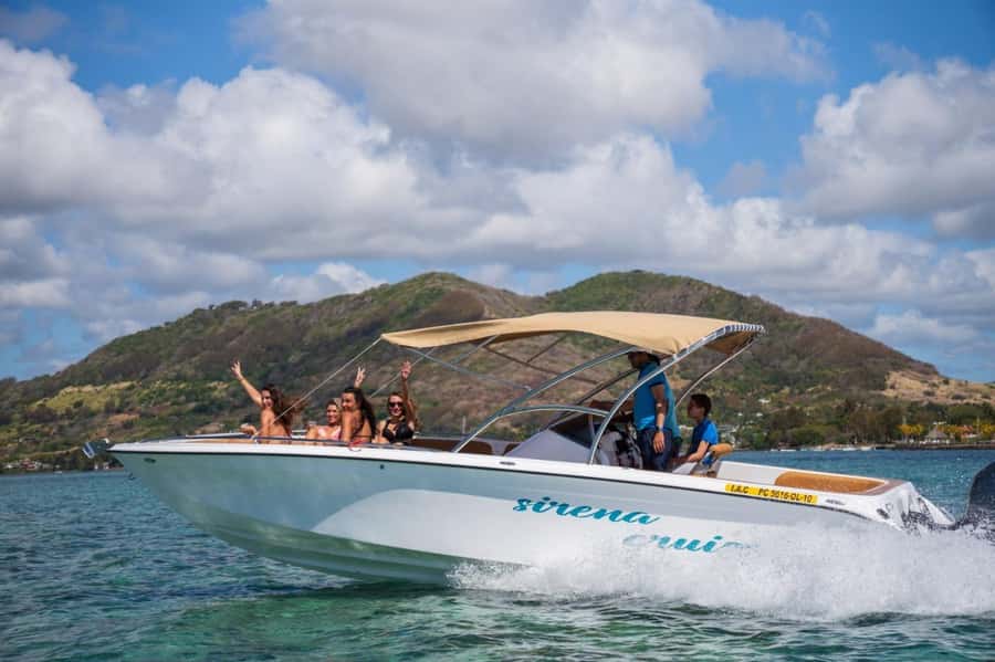 Trou d'Eau Douce: 5 Islands Tour with Snorkeling and BBQ - Margénie Island BBQ: the meal, the drinks, and the downtime